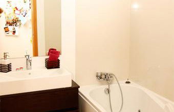 Sunny Little Sister Apartment - 7 min walking from the beach and at 7 min driving from the Airport - Foto 14