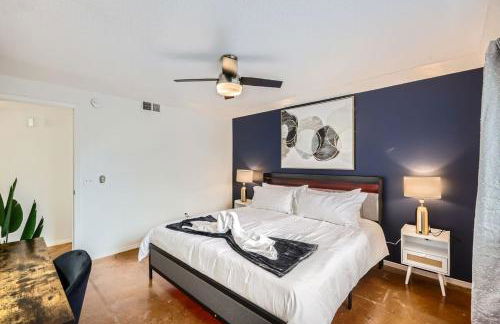 Your Comfy King Suite Getaway - Sleeps 4 - Pool, Prkg - Foto 21