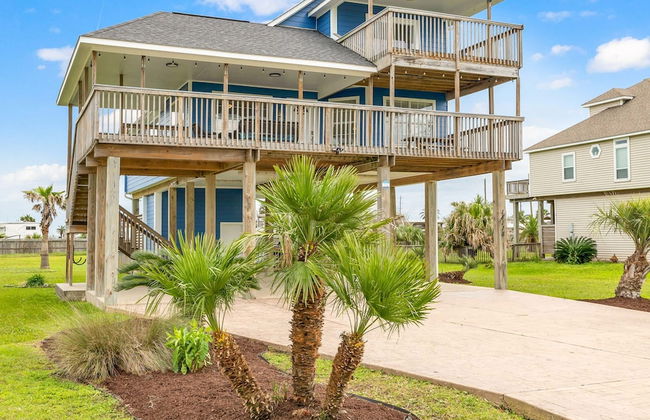 Backyard Oasis Hot Tub and 2 Shaded Decks - Foto 3