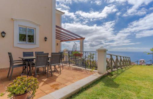 Villa Bougainvillea Palheiro Village by Holiday Rental Madeira - Foto 1