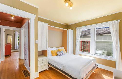 Enchanted Path to a Gardenscape - 92 Walkscore! - Foto 19