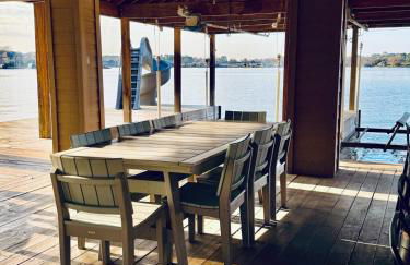 Ultimate Lake Resort Xtravaganza - Luxury - Waterfront - Boathouse - Sleeps 18 - Photo 46