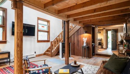 Chic Catskills Cabin with Hot Tub and Fire Pit - Foto 4