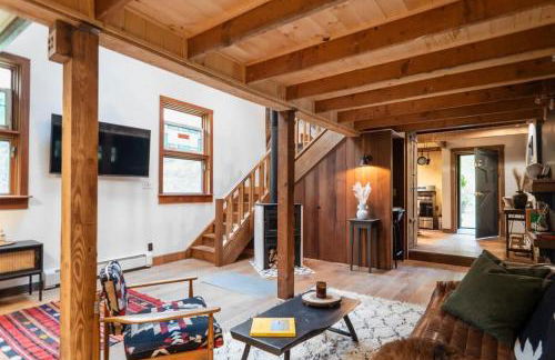 Chic Catskills Cabin with Hot Tub and Fire Pit - Foto 4