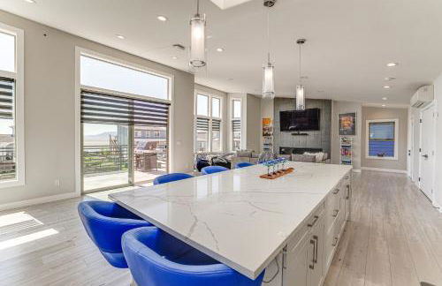 Sleek Ferndale Home with Ocean and Mountain Views! - Photo 3