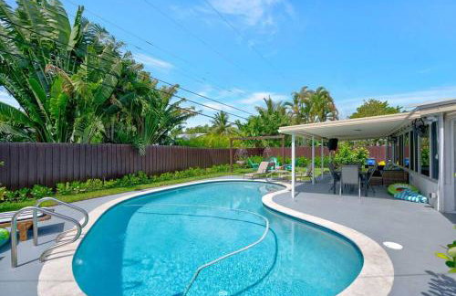 Eagle's Way with Firepit Heated Pool and Sunroom Near BEACH - Foto 74