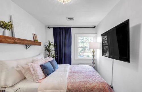 Sojourn Old Town Perfection with Fire Pit and Parking - Foto 12