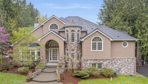 Cascadia Family Mansion, Hot Tub, Game Room, Gym! - Foto 2