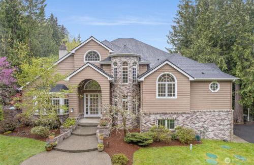 Cascadia Family Mansion, Hot Tub, Game Room, Gym! - Foto 2