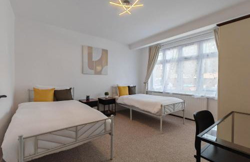 4 Bedroom 2 Bathroom House - Free parking - Foto 13