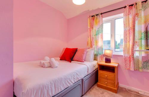 Pass the Keys Spacious and modern house with Free Parking - Photo 40