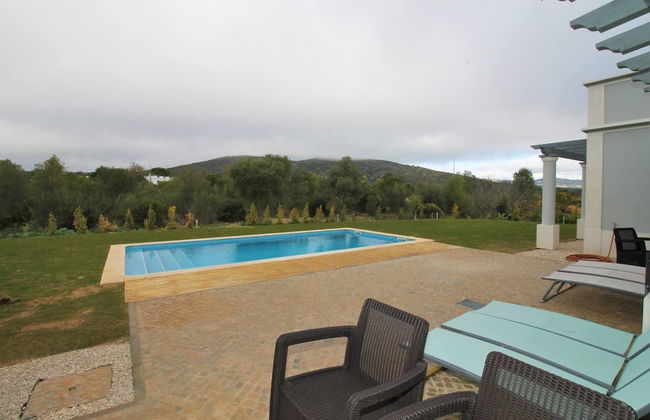 Semi-detached Villa With Pool In Rural Setting - Photo 14