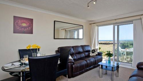 Steps From The Shore - Photo 2