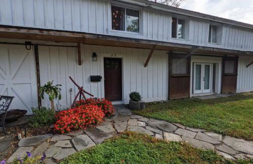 Hay Loft in Historic Barn - 4 Minutes to Legoland - Foto 2
