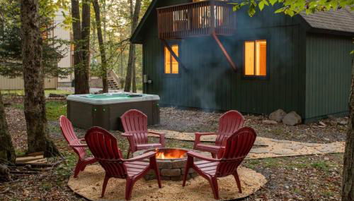Hot Tub & Fire Pit: Cozy Pines Chalet in Poconos - Foto 4