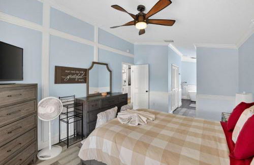 Lakefront 4-Bedroom Home with Pool - Foto 17