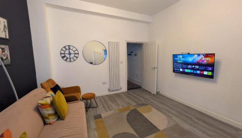 6 bedroom 6 Ensuite 1 min to M6 Jct 9 15 min to Bham - Foto 3