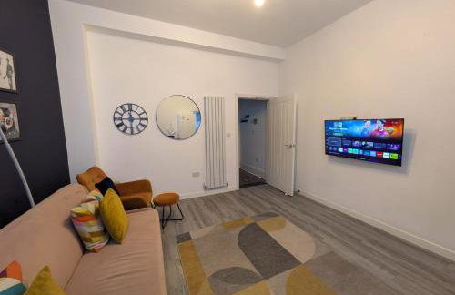 6 bedroom 6 Ensuite 1 min to M6 Jct 9 15 min to Bham - Foto 3