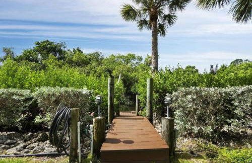 Nokomis Pool Home on the Canal - Foto 14