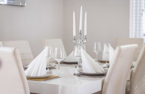 Large 6BR Home Sleeps 12 Free Parking & WiFi - Foto 14