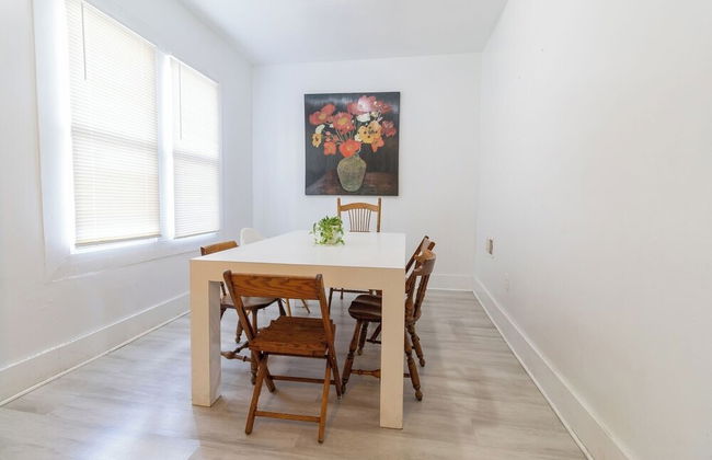 Spacious 4BR Family Home in Detroit Wifi & Parking - Foto 13