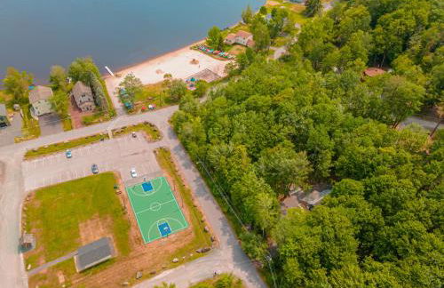 Pocono Lake Escape, includes Golf Cart, Firepit - Foto 69