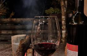 Sítio com piscina, churrasqueira, lareira, fogão à lenha, mesa de sinuca e vista para as montanhas - Foto 3