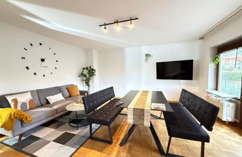 Frankfurt Work and Rest- 4 Bedrooms- 2 WCs- free Parking- 5 Queen size beds- Fast WiFi- roller shutters - Foto 45