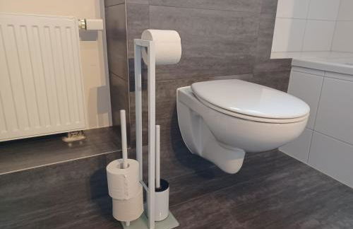 Schlossblick Apartment für 4 mit Küche Kamin Netflix Parken und Hofladen - Foto 27