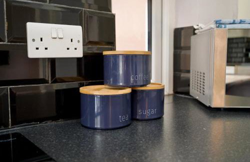 London Road Villa - Free Netflix, Private Parking, WiFi & Private Garden - Photo 20