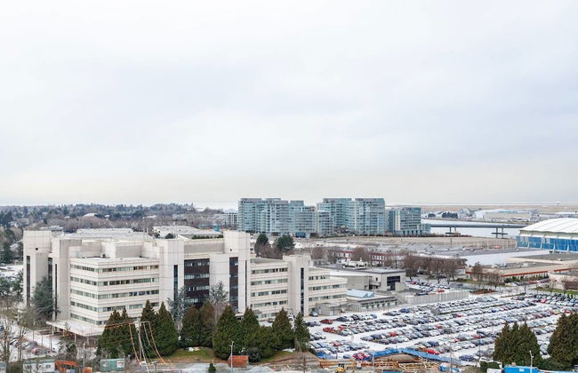 Airport Beautiful View 1 BDR Penthouse - Photo 10