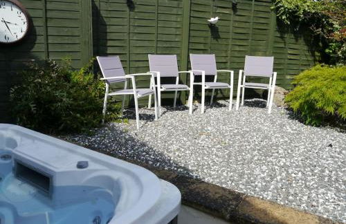 Lilac Cottage -Sleeps 6 -HOT TUB - Foto 10