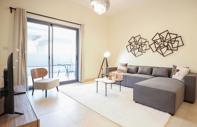 Elite LUX Holiday Homes - Spacious 1 BR Near Metro Station in Al Furjan Dubai - Foto 1