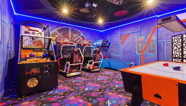 Twice-as-nice Resort Home Near Disney Pool and Game Room 20 Guests - Foto 2, Habitación