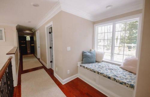 The Athena Hideaway - hottub, firepit, lake & racetrack - Foto 23