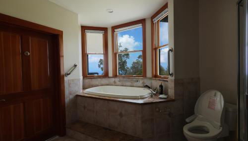 Luxury Oceanview Estate - Photo 3