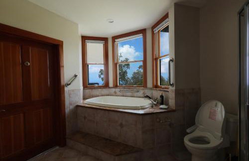 Luxury Oceanview Estate - Photo 3