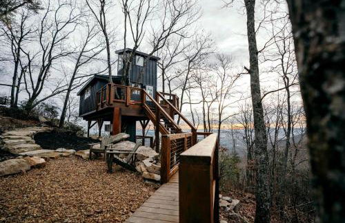 Breathtaking Tree House with Jacuzzi and Lofted Interior in Georgia - Foto 35