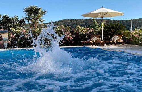 Villa Ludilo mit 4 Apartments in Poljica - Marina bei Trogir Split - Photo 8