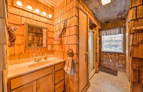 Secluded Spragueville Cabin by ATV Trails and River! - Foto 15