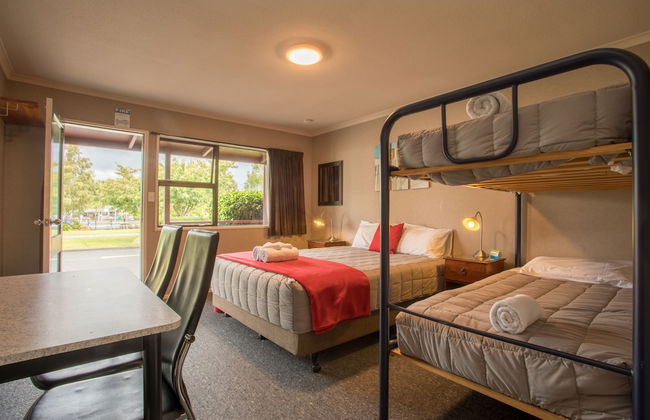 Te Anau Top 10 Holiday Park - Photo 25