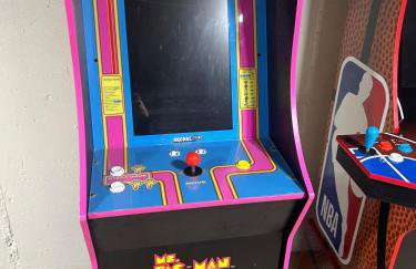 Spacious 3 Bedroom Home with Game Room and Parking - Foto 18