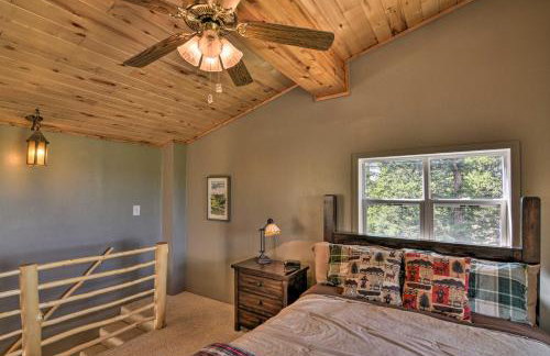 Woodsy Cabin Hideaway with Deck Hike, Fish, Escape - Foto 13