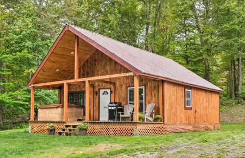 Secluded 2BR Cabin w Hot Tub, Pond, Trails, WiFi - Foto 1