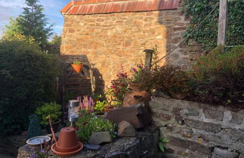 Courtyard Cottage - Photo 21