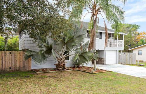 Spacious Retreat Fenced Yard Screened Deck - Photo 43