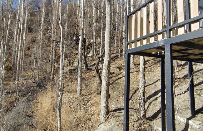 Stunning Cliff-edge 2-bedroom Chalet in Karimabad - Photo 15