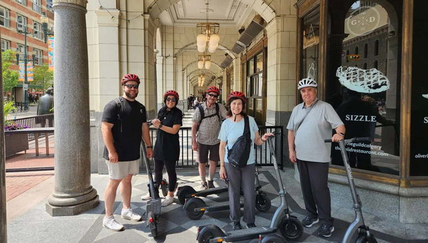 Tour en patinete eléctrico por Calgary - Foto 3, Todo preparado para comenzar la ruta en patinete eléctrico