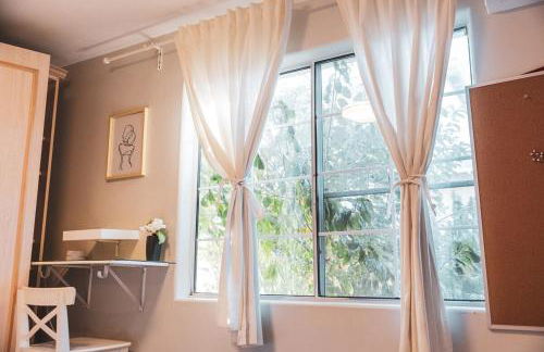 Modern & Airy Silver Lake 2bedroom 2 bath Front House - Photo 17