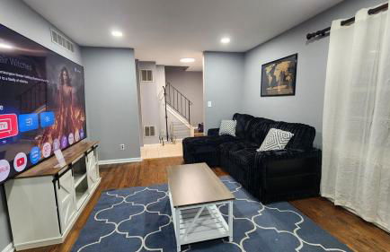 Charming 5 Bed with Spacious Yard with HotTub - Foto 6